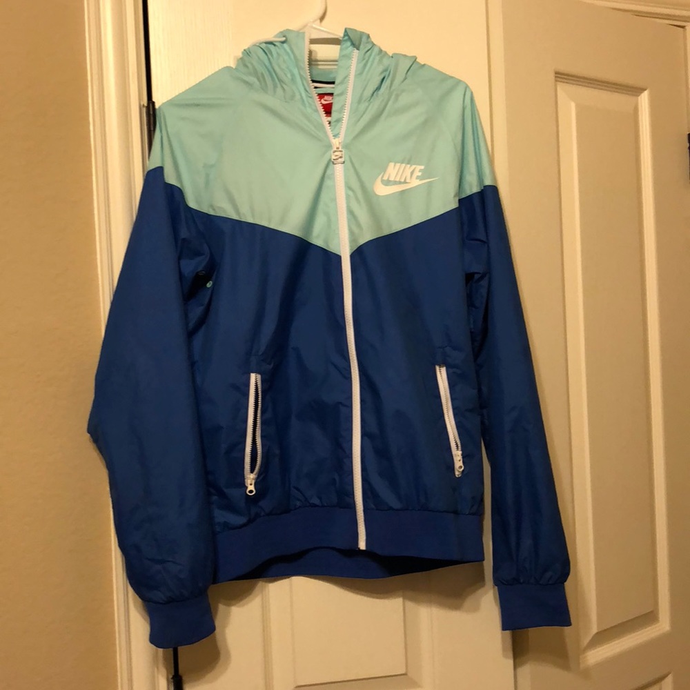 Woman’s Nike Windbreaker